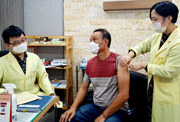 장성군이 무료 독감예방접종 지원을 시작했다