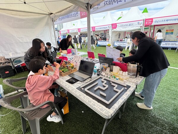 전남 SW미래채움 페스티벌에서 SW·AI교육 전시 및 체험부스 활동모습