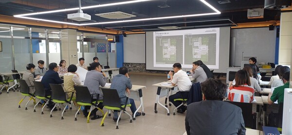 18일 무안고에서 (가칭)통합목포고 이설 추진 TF와 시설공사 협의체 간 협동으로 협의회가 진행되고 있다.
