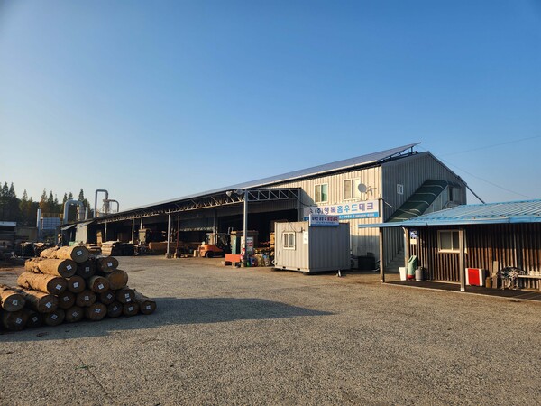 무안군 청계농공단지 행복홈우드테크 회사 전경